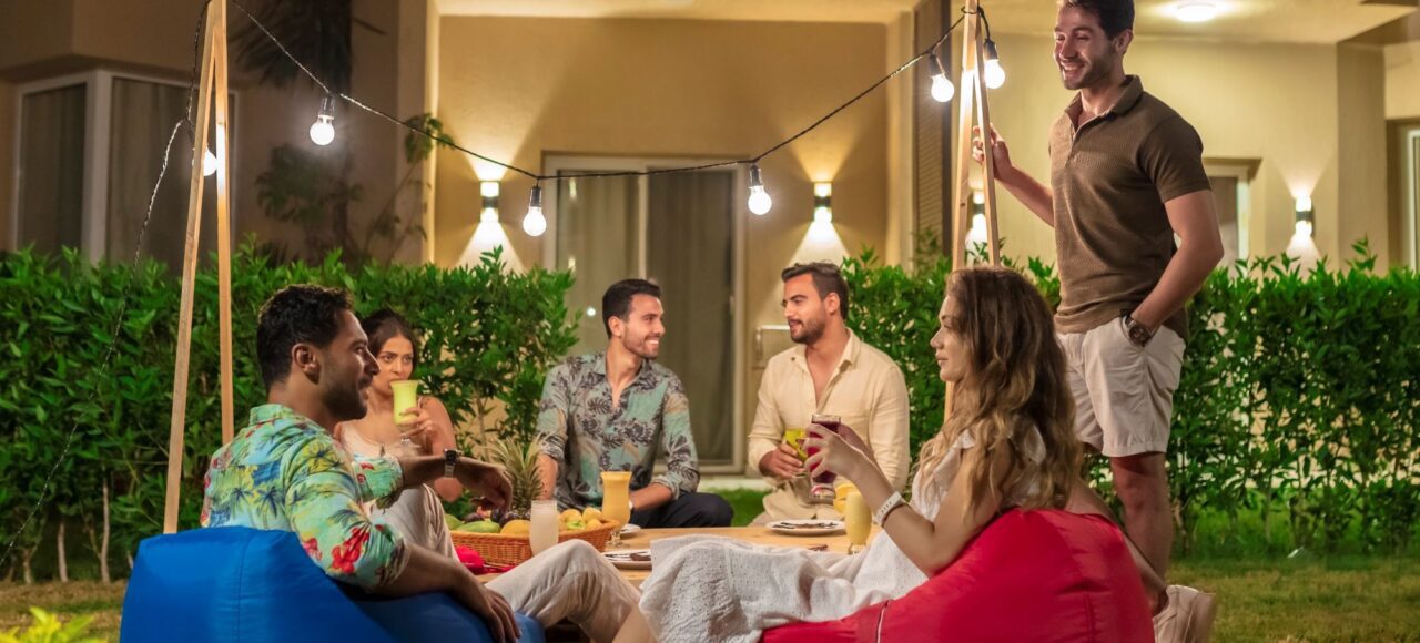 marom-port-said-resort-dining-with-friends